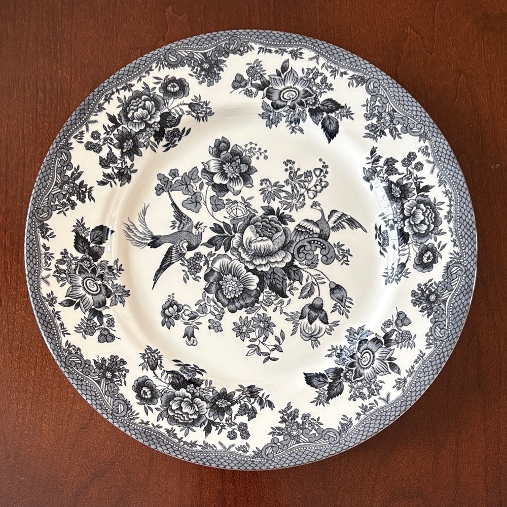 ROYAL STAFFORD Asiatic Pheasant Dinner Plate‎ 11" Diameter Black/White Toile